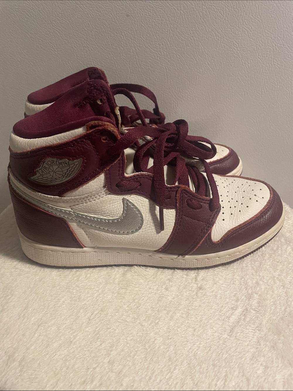 Air Jordan 1 Retro High OG "BORDEAUX" 2021 - big kids size 4